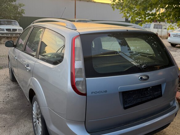 2010 Ford Focus II Рестайлинг, серебристый, 710000 рублей - вид 2