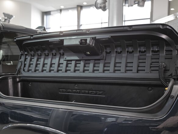 2026 Ram 1500 Crew Cab V Рестайлинг, синий, 9590000 рублей - вид 17