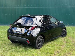 2020 Toyota Yaris IV, чёрный, 1249000 рублей, вид 5