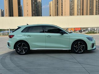 2023 Audi A3 Sportback 35 TFSI IV (8Y), зелёный, 2100000 рублей, вид 4