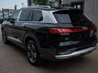 2026 Audi Q6 40 TFSI, чёрный, 7950000 рублей, вид 4