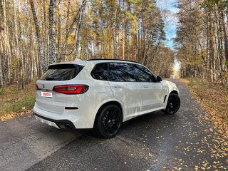 2019 BMW X5 30d IV (G05/G18), белый, 7340000 рублей, вид 2