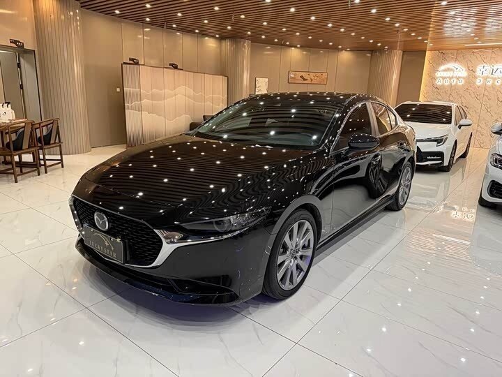 Открыть фотографии: Mazda 3 IV (BP)