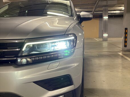 2018 Volkswagen Tiguan II, серебристый, 2799999 рублей, вид 2