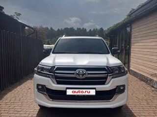 2019 Toyota Land Cruiser 200 Series Рестайлинг 2, белый, 9550000 рублей, вид 2