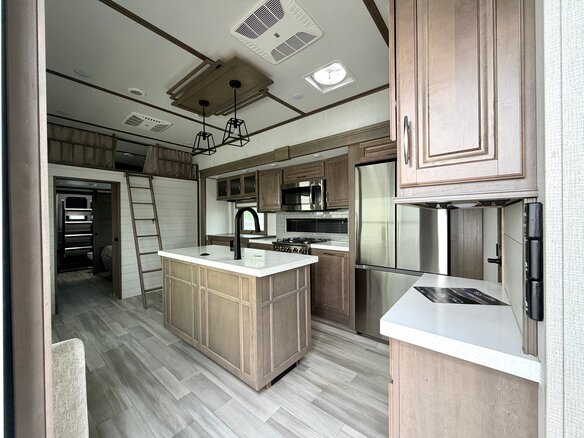 2023 Grand Design RV Solitude, белый, 9965000 рублей - вид 36