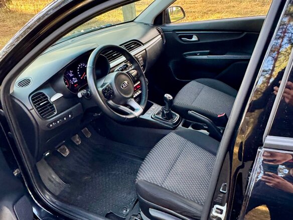 2019 Kia Rio IV, чёрный, 1060000 рублей - вид 11