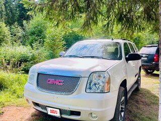 2006 Chevrolet Tahoe 4-speed III, белый, 1050000 рублей, вид 1