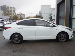 2017 Hyundai Solaris II, белый, 995000 рублей, вид 4
