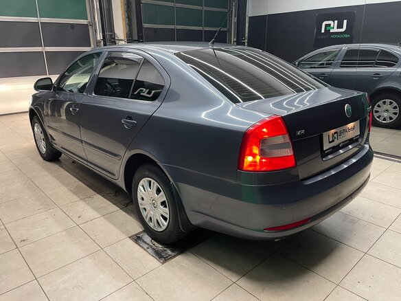 2010 Skoda Octavia II (A5) Рестайлинг, серый - вид 3