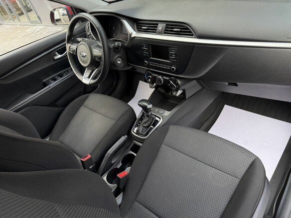 2020 Kia Rio IV Рестайлинг, красный, 1450000 рублей - вид 12
