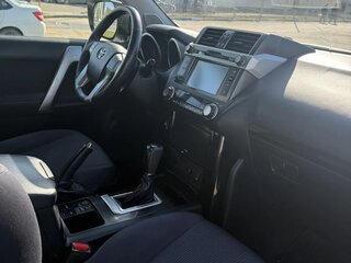 2015 Toyota Land Cruiser Prado 150 Series Рестайлинг 1, белый, 3450000 рублей, вид 5