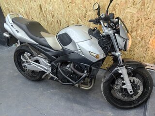 Suzuki GSR 400