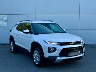 2021 Chevrolet TrailBlazer III, белый, 1730000 рублей, вид 3