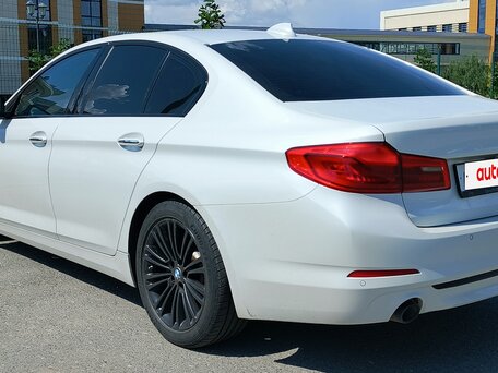 2017 BMW 5 серии 520d VII (G30/G31/G38), белый, 3888888 рублей, вид 3