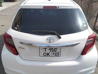 2016 Toyota Vitz III (XP130) Рестайлинг, белый, 680000 рублей, вид 3