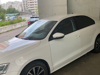 2015 Volkswagen Jetta VI Рестайлинг, белый, 930000 рублей, вид 3