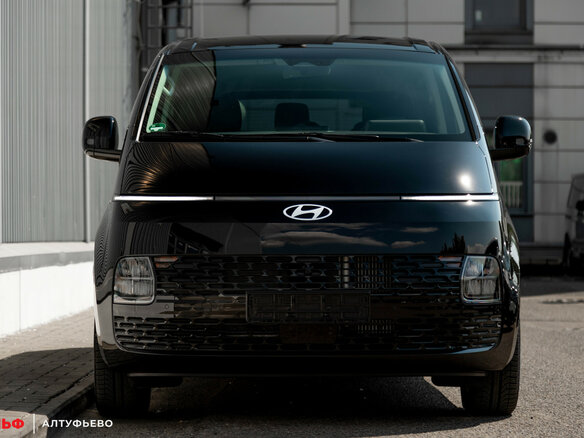 2025 Hyundai Staria I, чёрный, 6890000 рублей - вид 3
