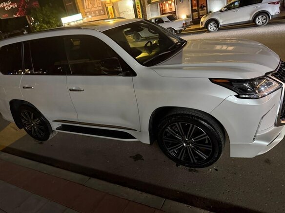 2020 Lexus LX 570 III Рестайлинг 2, белый, 10500000 рублей