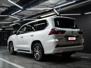 2016 Lexus LX 570 III Рестайлинг 2, белый, 7850000 рублей, вид 3