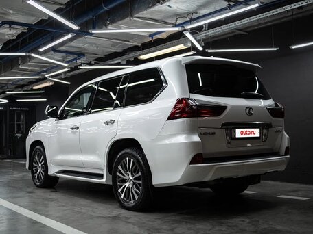 2016 Lexus LX 570 III Рестайлинг 2, белый, 7850000 рублей, вид 3