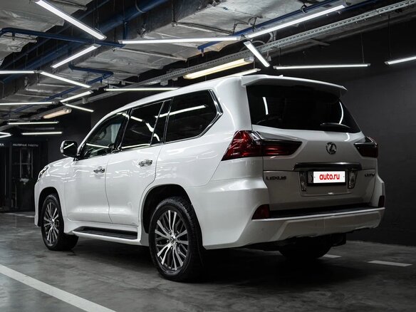 2016 Lexus LX 570 III Рестайлинг 2, белый, 7850000 рублей - вид 2