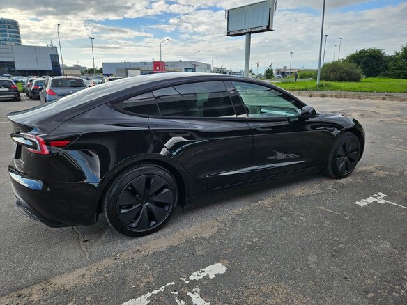 2023 Tesla Model 3 Long Range I Рестайлинг, чёрный, 6200000 рублей - вид 1