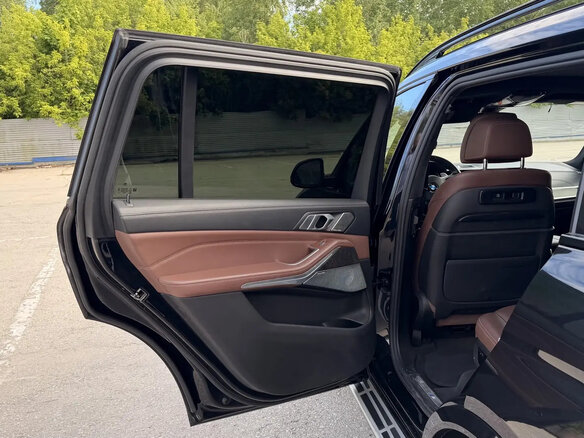 2021 BMW X7 40d I (G07), чёрный, 8100000 рублей - вид 33