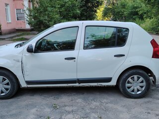 2013 Renault Sandero I, белый, 600000 рублей, вид 4