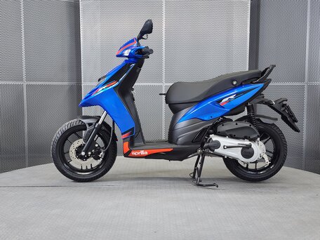 2025 Aprilia SR 125, синий, 223000 рублей, вид 5