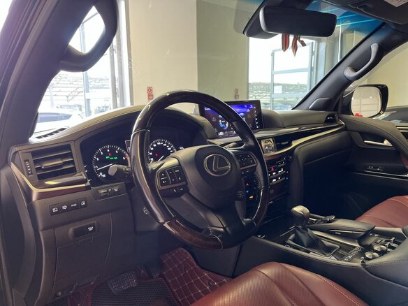 2017 Lexus LX 570 III Рестайлинг 2, чёрный, 7825000 рублей - вид 7