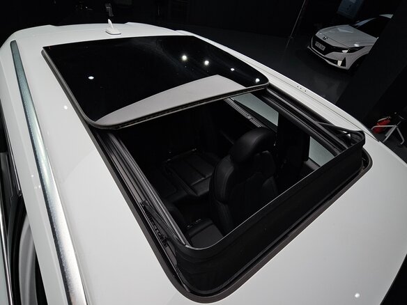 2023 Audi Q5 40 TDI II (FY) Рестайлинг, белый, 5870000 рублей - вид 18