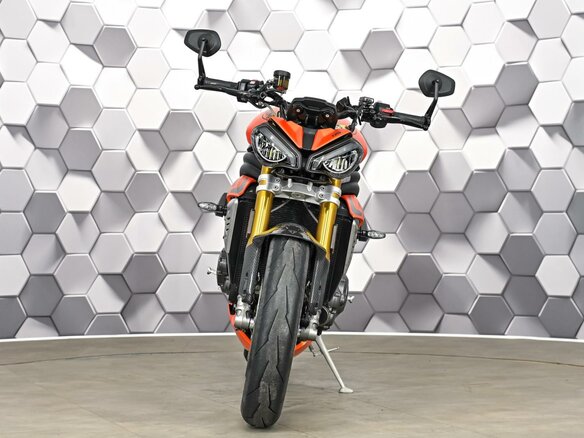 2022 Triumph Speed Triple, оранжевый, 1377000 рублей - вид 4
