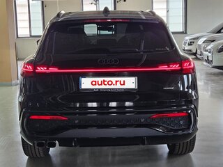 2025 Audi Q5 40 TDI III (GU), чёрный, 7500548 рублей, вид 4