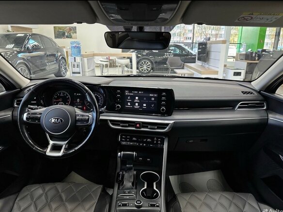 2020 Kia K5 III, чёрный, 1800000 рублей - вид 12