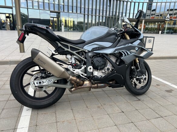 2025 BMW S 1000 RR, серый, 2100000 рублей - вид 4