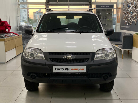 2019 Chevrolet Niva I Рестайлинг, белый, 725000 рублей - вид 2