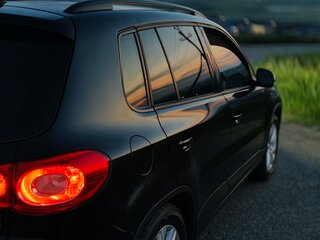 2011 Volkswagen Tiguan I, чёрный, 850000 рублей, вид 4