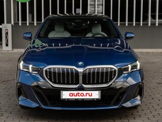 2023 BMW 5 серии 520d xDrive VIII (G60/G61/G68), синий, 7350000 рублей, вид 3