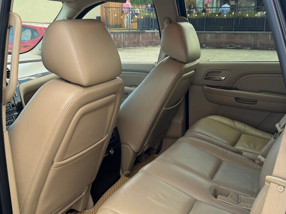2010 Cadillac Escalade III, серый, 2000000 рублей - вид 21