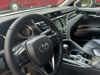 2019 Toyota Camry VIII (XV70), белый, 1850000 рублей, вид 3