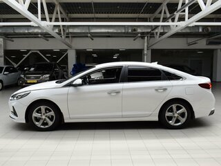 2018 Hyundai Sonata VII (LF) Рестайлинг, белый, 1720000 рублей, вид 4