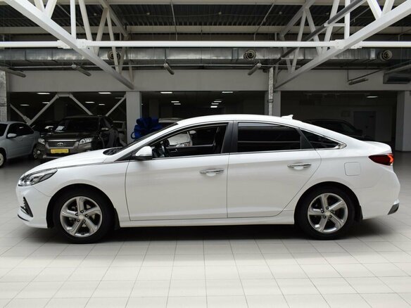2018 Hyundai Sonata VII (LF) Рестайлинг, белый, 1720000 рублей - вид 3