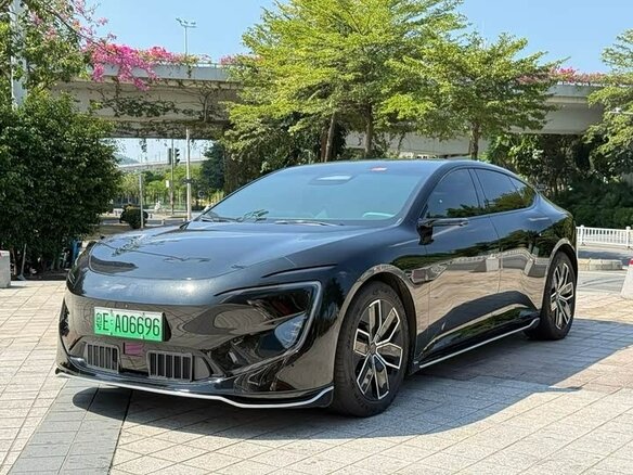 2024 Avatr 12, чёрный, 5382000 рублей - вид 2