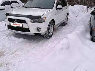 2010 Mitsubishi Outlander II Рестайлинг, белый, 1200000 рублей, вид 1