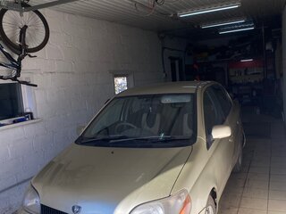 2000 Toyota Platz, бежевый, 280000 рублей, вид 2