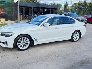 2022 BMW 5 серии 520i VII (G30/G31/G38) Рестайлинг, белый, 3699999 рублей, вид 3