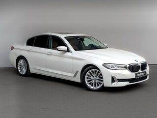 2022 BMW 5 серии 520i VII (G30/G31/G38) Рестайлинг, белый, 5200000 рублей, вид 3
