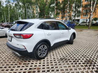 2019 Ford Escape IV, белый, 2100000 рублей, вид 3
