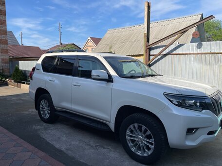 2022 Toyota Land Cruiser Prado 150 Series Рестайлинг 3, белый, 5990000 рублей, вид 2